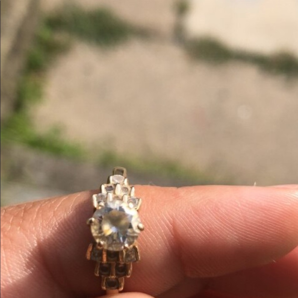 Engagement ring - Picture 2 of 4